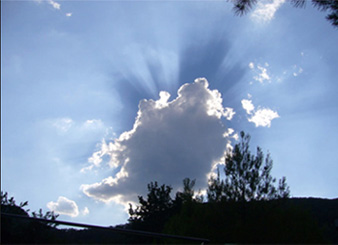 Mira al cielo e inunda tus ojos de luz